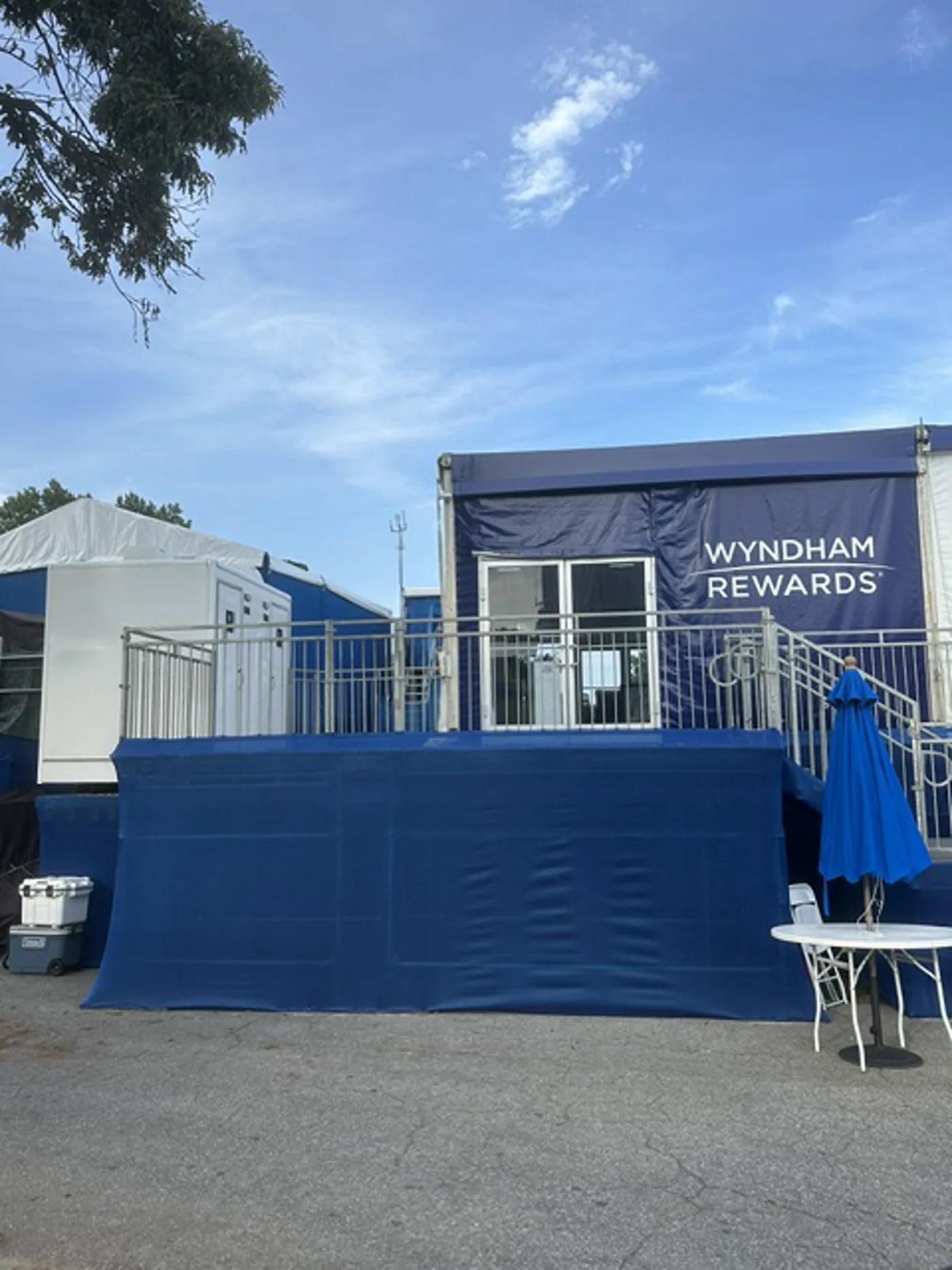 2 Stall Sky Box